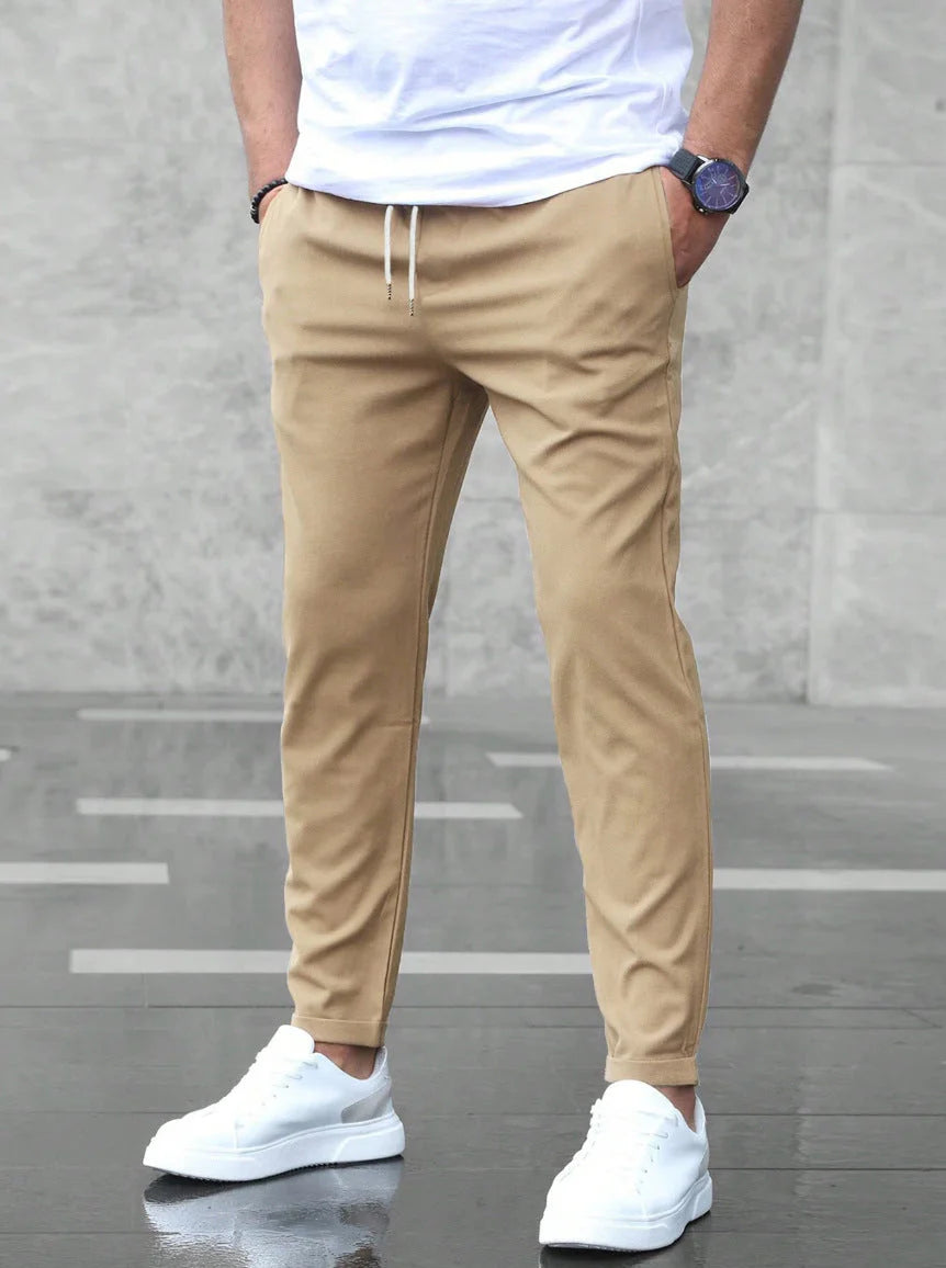 Pantalon slim décontracté pour hommes modernes • Jonas Konf™